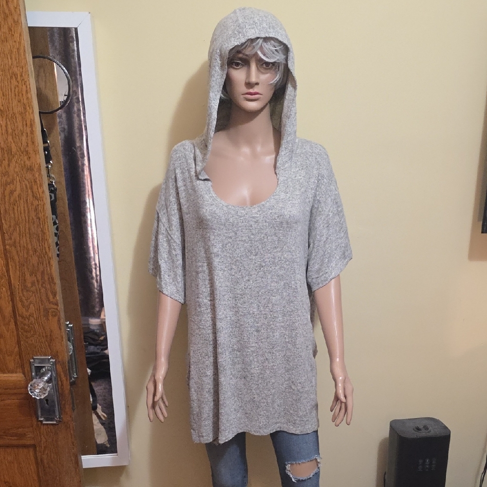 Light Gray Hooded Short-Sleeve Knit Top - Women